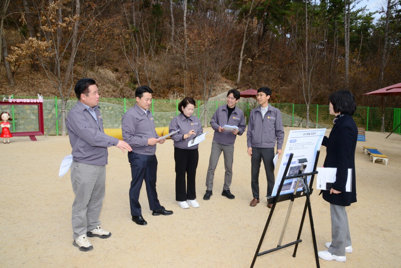 행정자치위원회 현장활동(반려동물전용공원, 도시텃밭)_2번째 사진