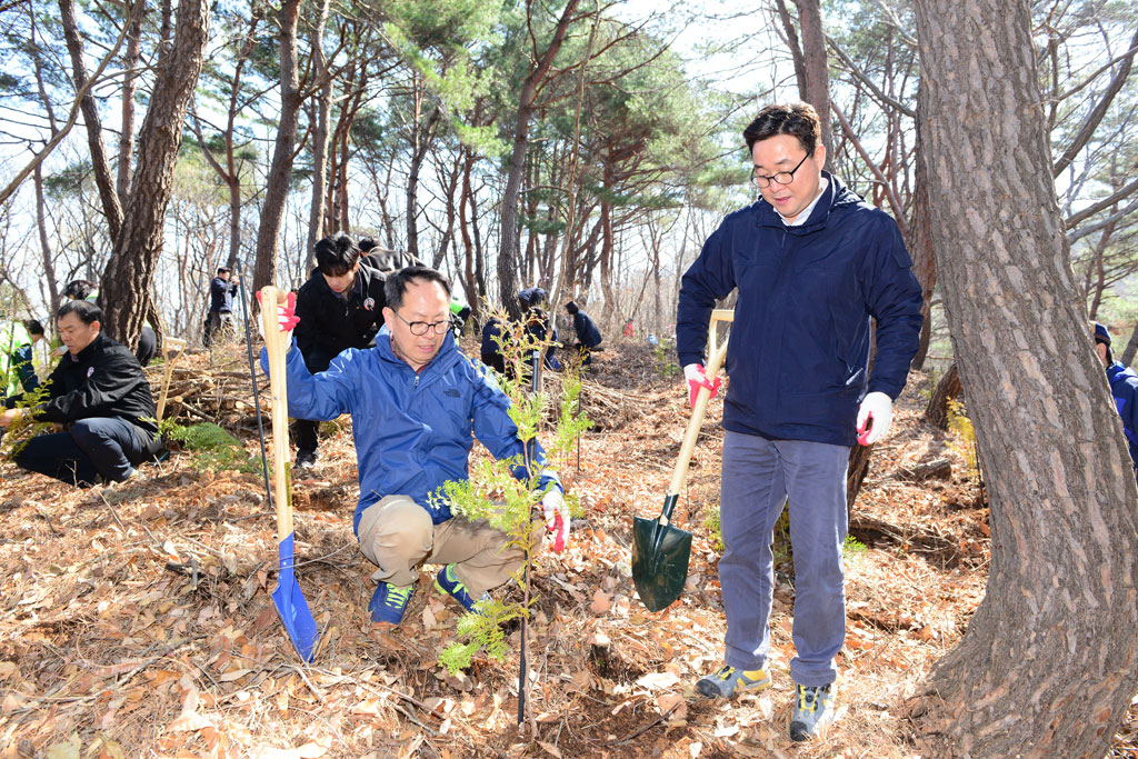 식목일 기념 나무심기 행사(2)