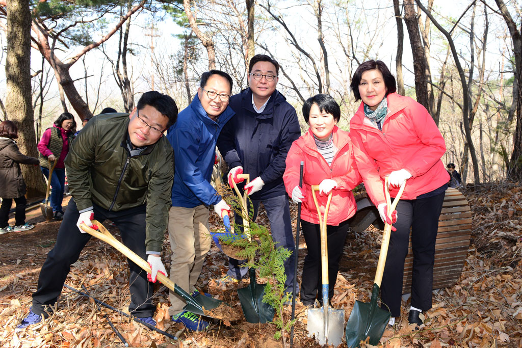 식목일 기념 나무심기 행사(4)